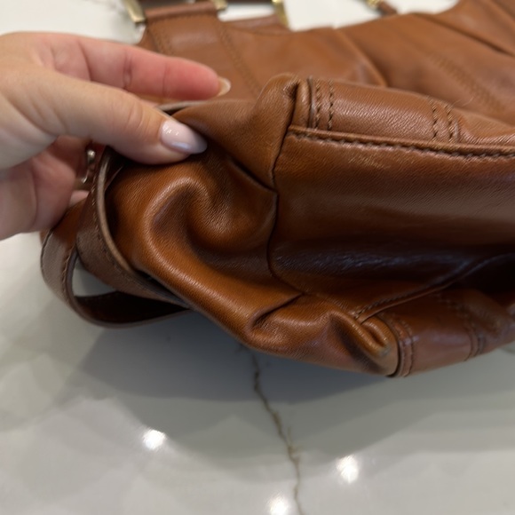 Vintage leather Michael Kors Camel coloured shoulder bag with gold hardware - Picture 5 of 14